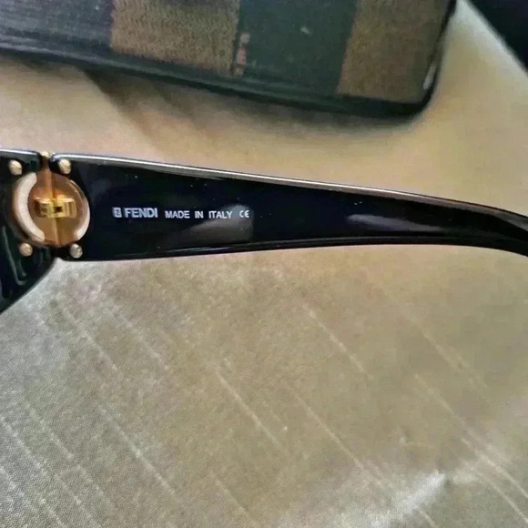 Sunglasses FENDI - Picture 6 of 15